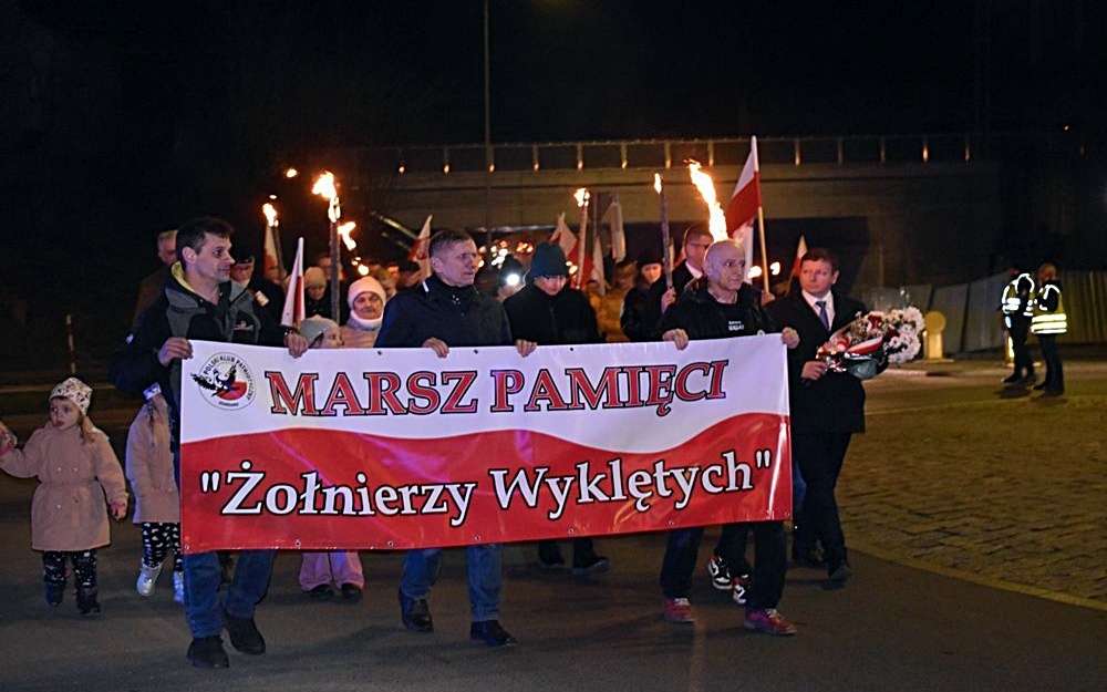 <a href=index.php?menu_2=0&art=27233><font color=#ffffff><h3 style=width:100%>Marsz Pamięci Żołnierzy Wyklętych </h3></font></a>